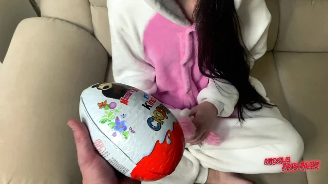 Üvey kız kardeşimi siktim ve amcığıma boşaldım. Crempie