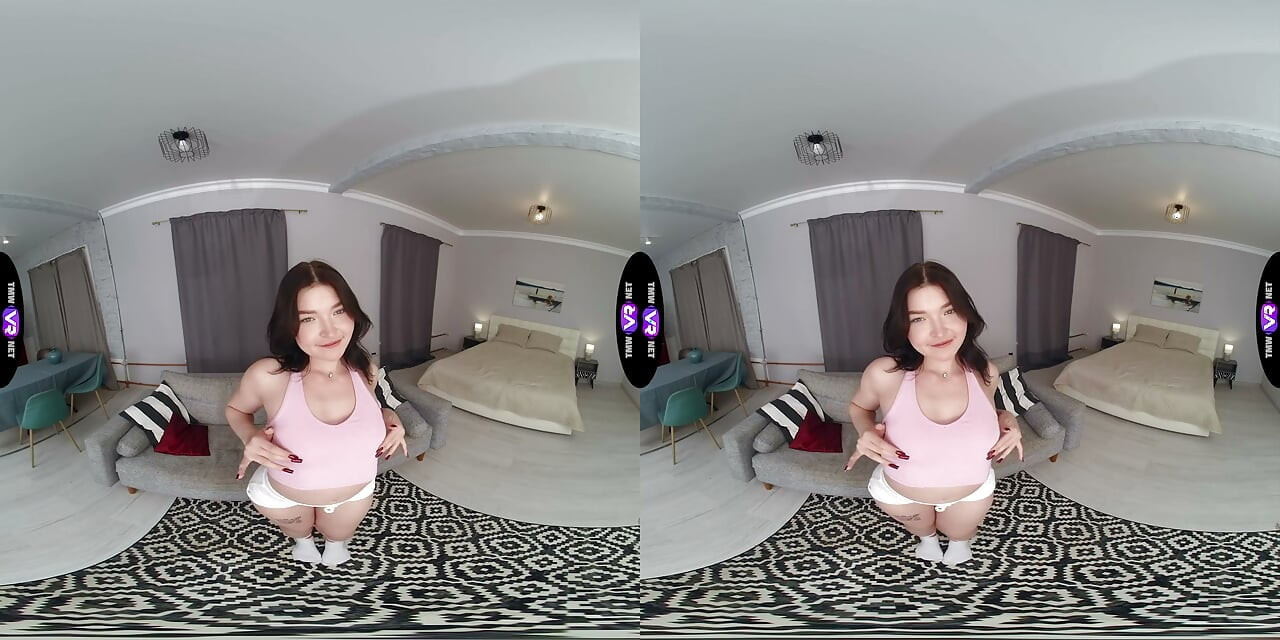 Yaramaz Tatlım Çıplak Dans ve Lezzetli Poposuyla Sürpriz Yapıyor - TeenMegaWorld