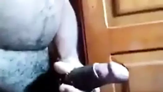 Maduro con enorme verga deslechamdo