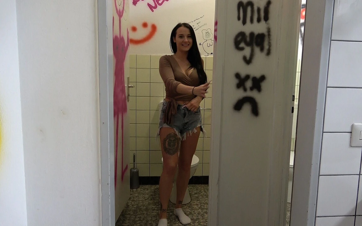 Harika! İstasyon Tuvaletinde Mastürbasyon Yapmak!