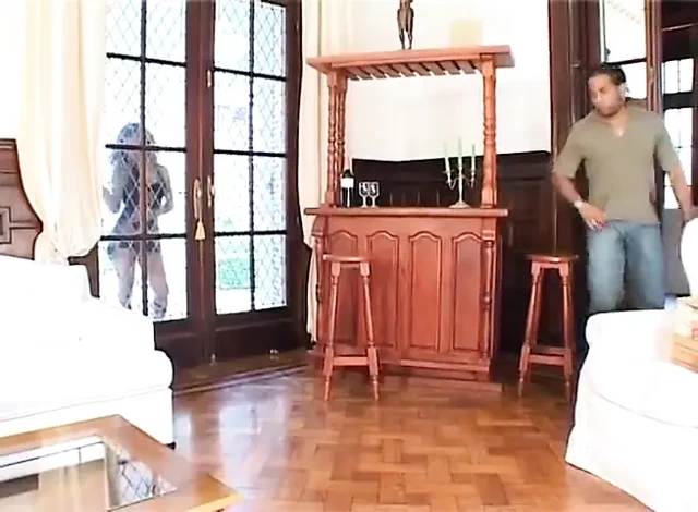 Kaslı zenci adam transeksüel götünü parçalıyor