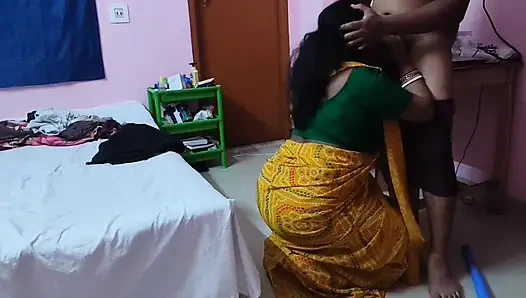 Tharki patronu karısı evde yokken ateşli desi hizmetçi yengeyi sikerek hayalini gerçekleştiriyor