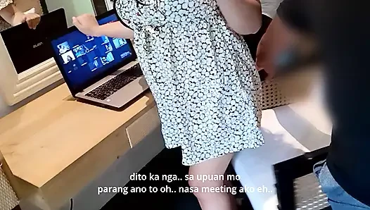 Azgın pinay sanal asistan iş konferans görüşmesi sırasında sikiliyor