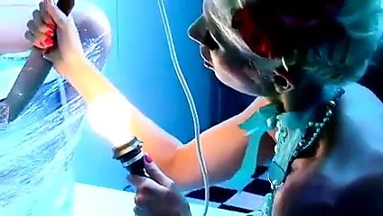 Sinematik sanatsal lezbiyen pornosu, büyük memeli sarışınlar