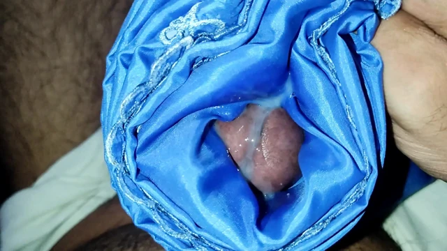 Saten ipek elle muamele porno - sikiş ve şalvar üzerinde ovma (152)