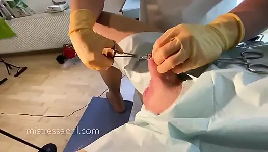 Dominatrix sahibe April - klinik yarak dikişi