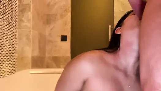 Sara Retali otel banyosunda Chris Diamond'ı sikiyor