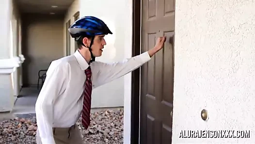 Alura jenson bir hıristiyan kilise çocuğuna bazı dersler öğretirken