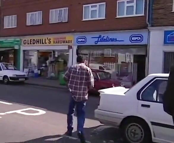 İrlandalı kız götten ve amından sikiliyor