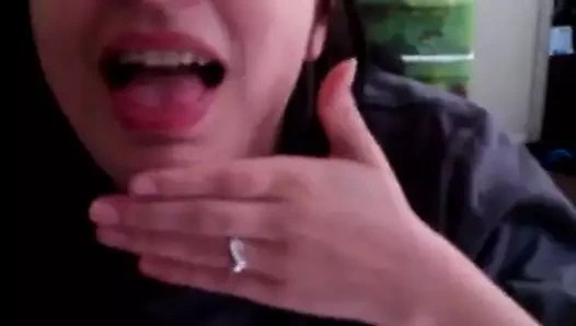 busty Latin amatör kız arkadaşı yutmak