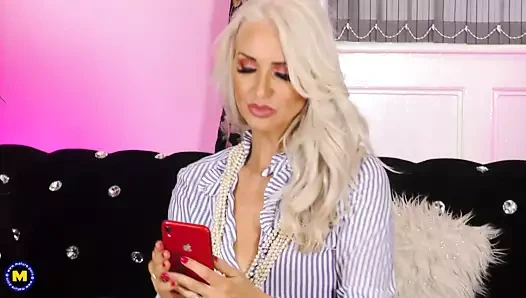 yaşlı seksi anne ile sıcak vücut sikikleri aç kedi