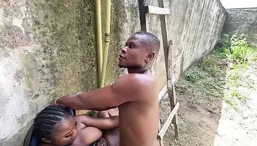 Üvey oğlu ve üvey annesi tamamlanmamış binada