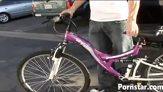 Erotik genç kylee reese Johnny Sins'in büyük yarağını sikiyor