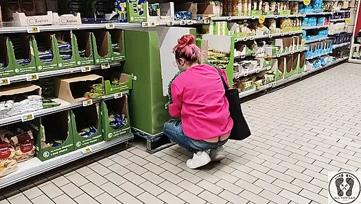 Crazy Rebeca Addams in Jeans Buttcrack at the Supermarket