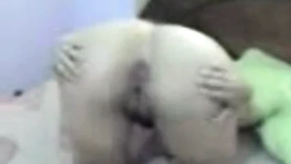 Evli kadın götünü açıyor