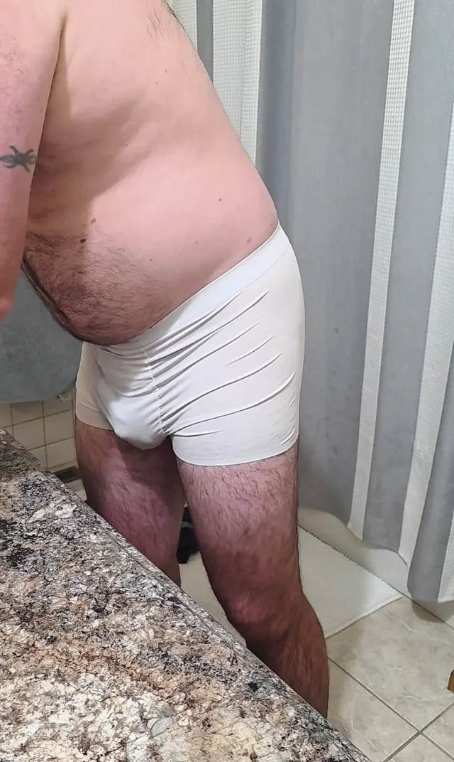 Beary tıraş olurken yakalandı, vuruş ve ateşli duş