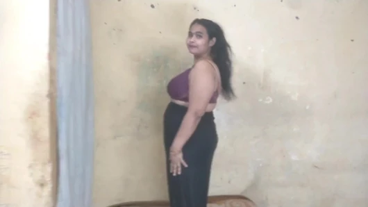 Azgın fotoğrafçı özel çekim sırasında ateşli desi modeli domaltarak sert sikiyor