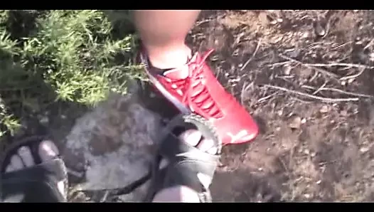 Mükemmel esmer Fransız genç kız açık havada sikiliyor