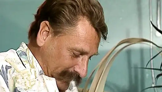 Almanya'dan bu amatör bayan pirsingli amını siktiriyor