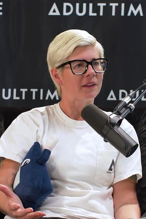 Cami Strella bir kült hayatta kalmak, tiktok şöhreti ve tek eşlilik dışı | Adult Time Podcast