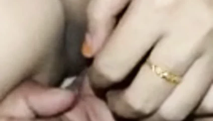 Hintli seksi desi parmaklıyor