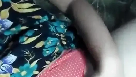 Hintli köylü evli kadın parmaklıyor