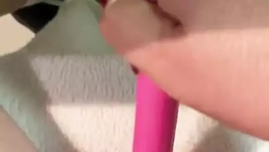 Ben pembe vibratörle oynuyorum