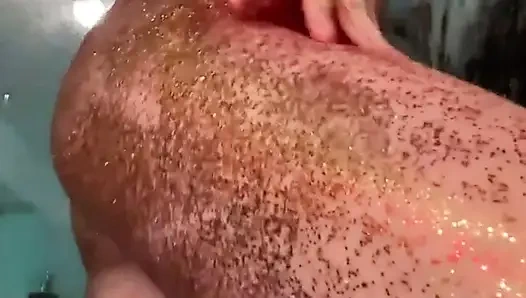 Parıltılı duşta harika gösteri.