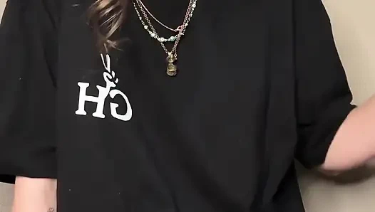 File çorap içinde sigara içiyor, amcığıma bir göz atarak seni azdırıyor