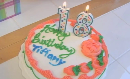 Sonunda 18 Tiffany dildosunu zevkle götüne sokuyor