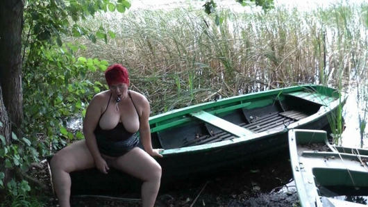 Annadevot - gölde gösterilen büyük memeli :-))