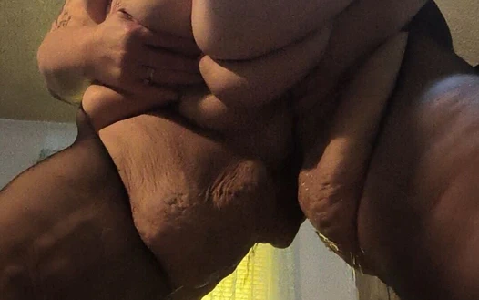 Yüzünün üzerinde 3 boyutlu ayakta durup tadına bakman için fışkırtıyor