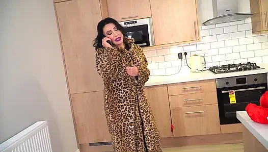 Nicole DuPapillon görüntülü sohbet mastürbasyon yapıyor