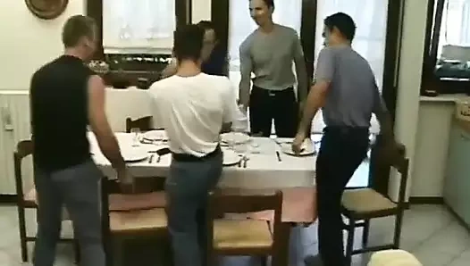 Azgın adamlar heyecanlı bir eşcinsel grup seks yapıyor