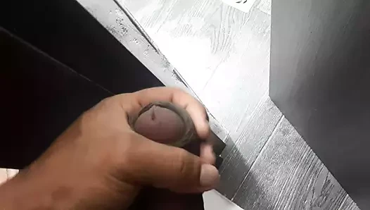 Fahişe üvey kardeşimin banyo yaptığını görünce bana mastürbasyon yaptı, ne lezzetli memeler