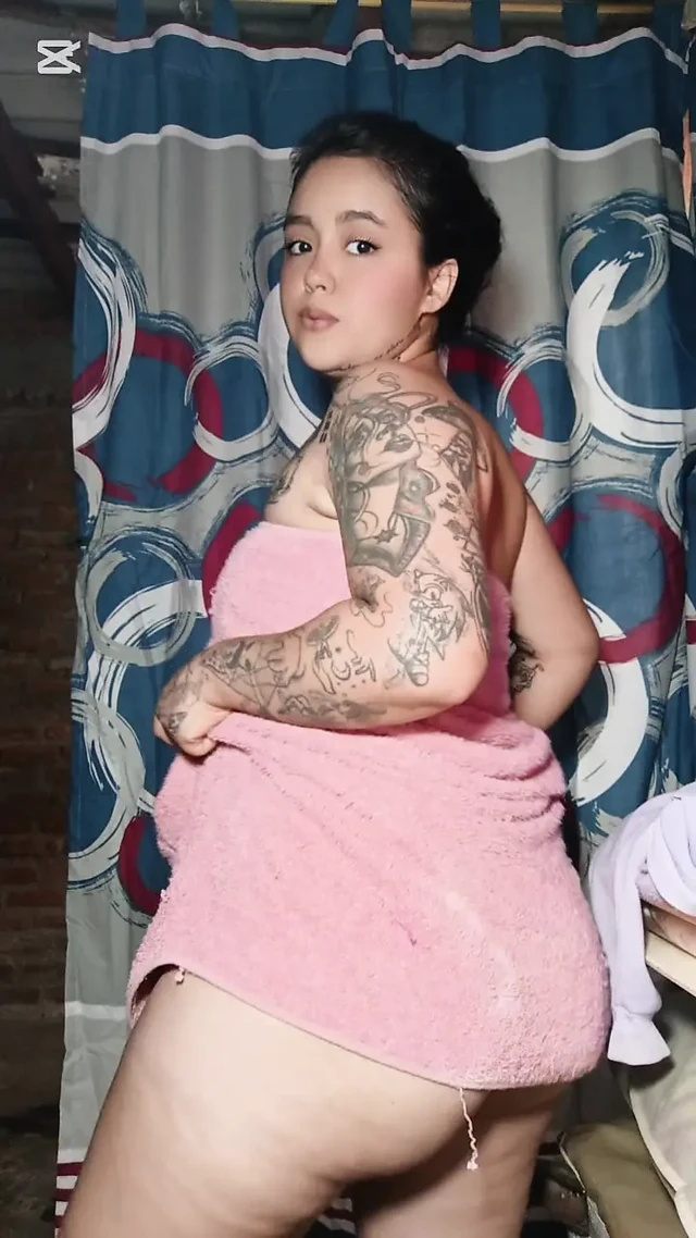 Esperanza Gómez havlu içinde