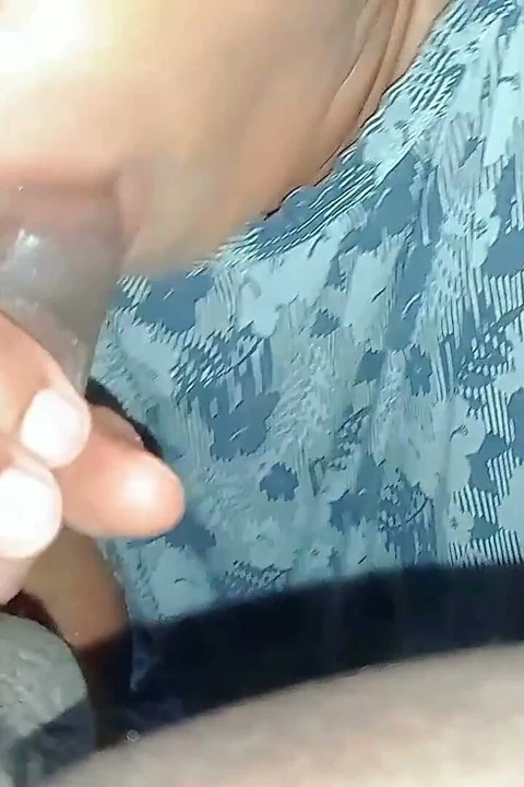 Karımın genç üvey kız kardeşiyle yaptığım zevki düşünüyorum