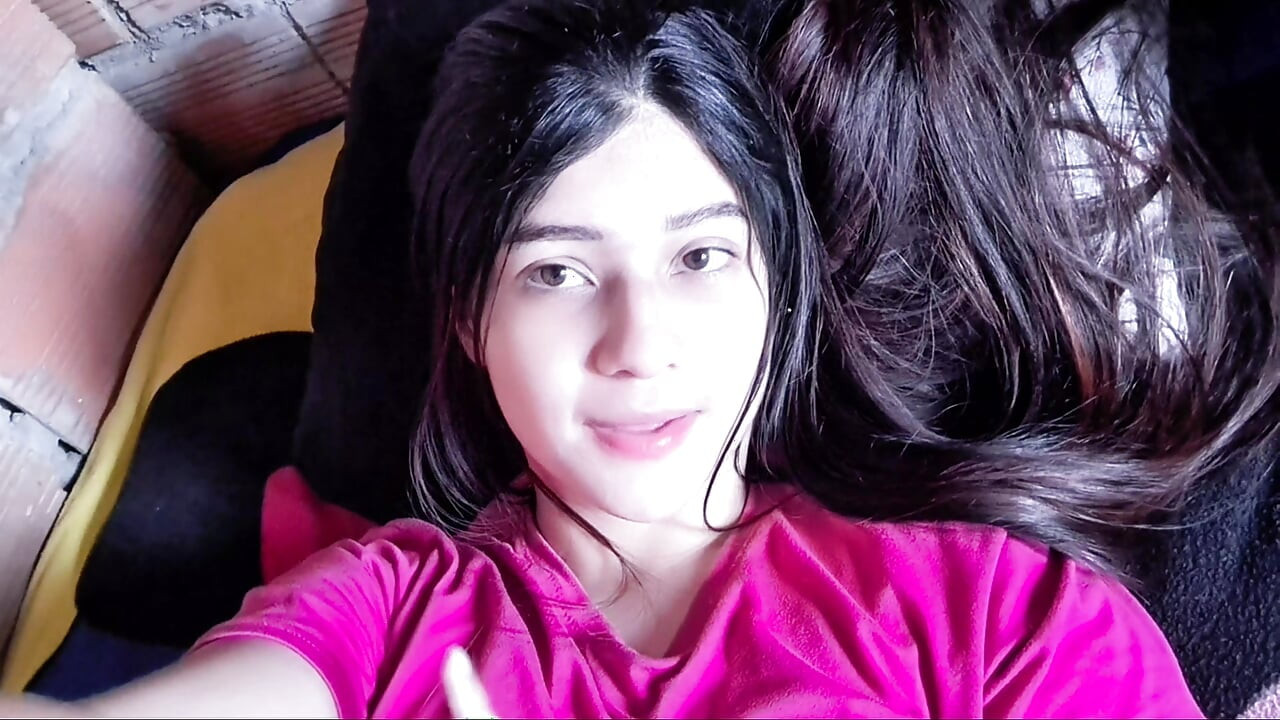Komşum bana yarağını verebilmem için bir video gönderiyor