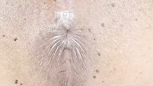 İri güzel kadın amını tıraş ettikten sonra sameerphunk'tan amına masaj yaptırıyor