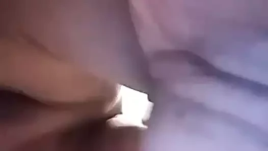 İri güzel kadın büyük götünü sallıyor