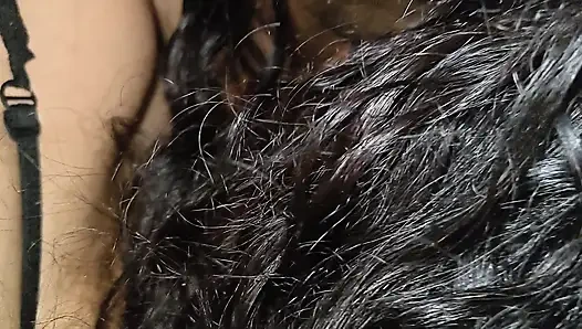 Eu fiz minha meia-irmã chupar meu pau e depois a peguei.