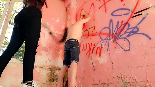 Ceza zamanı! Bu köle itaatsizliği için şaplak yiyor.