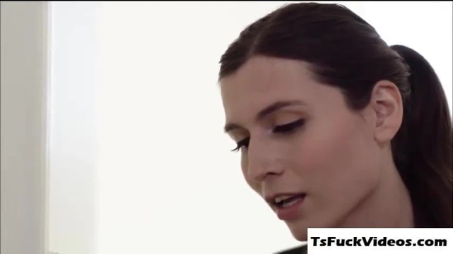 Dik sürtük tranny khloe kay let züppe kâkül
