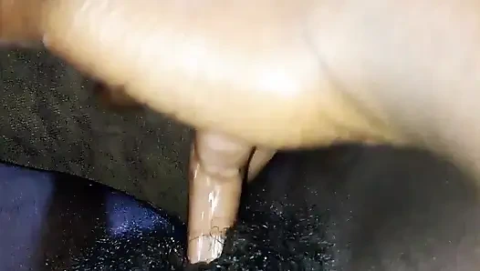 Tentando esticar minha buceta apertada