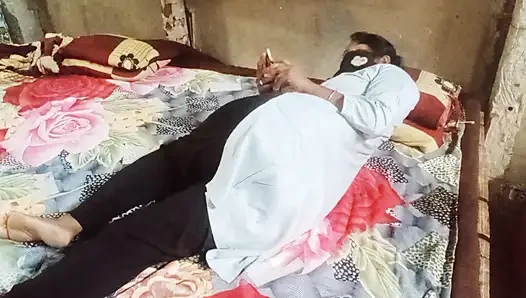 Hintli üniversiteli kız yeri öptü