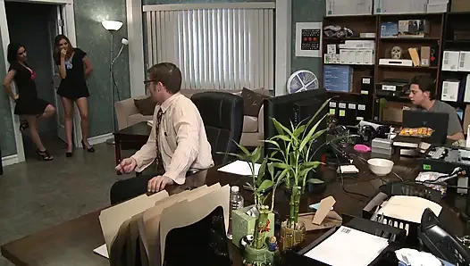 Azgın sürtükler yarak ve amcık yalama için aç