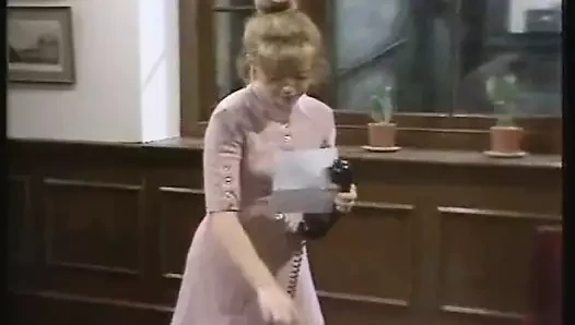 Angharad rees retro klip