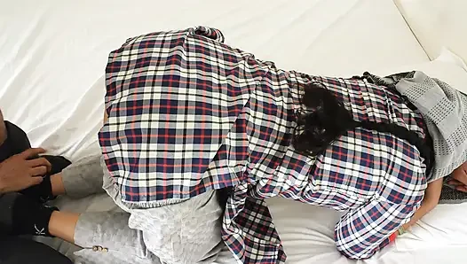 Hintli liseli kız ilk kez seks videosu