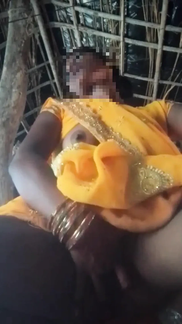 Yenge sarı sari içinde amını gösteriyor, parmağımı sokup su çıkardım