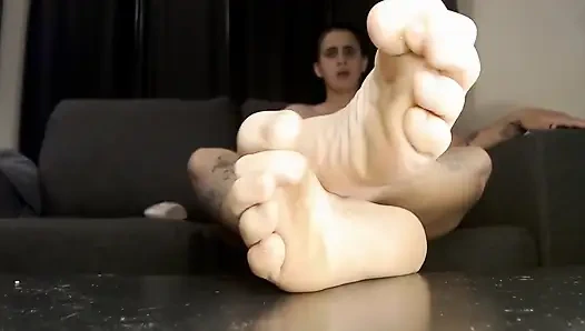 Uzun ayak parmakları titreyen kıpır kıpır kıvırma